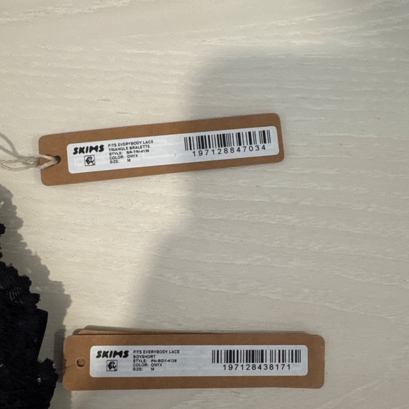 SKIMS Fits Everybody Lace Triangle Bralette & Boy short - Picture 4 of 4